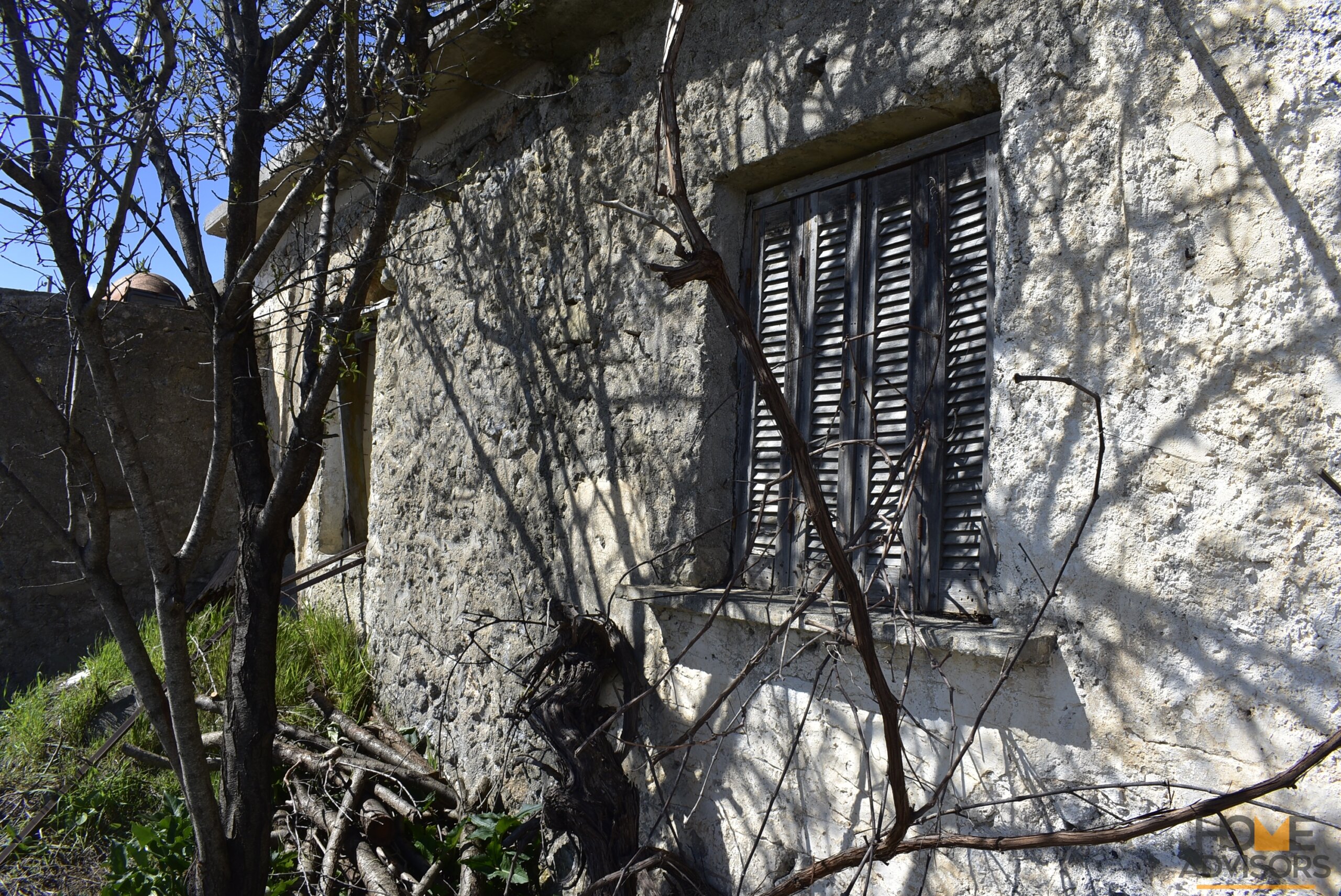 Plot with ruins Crete