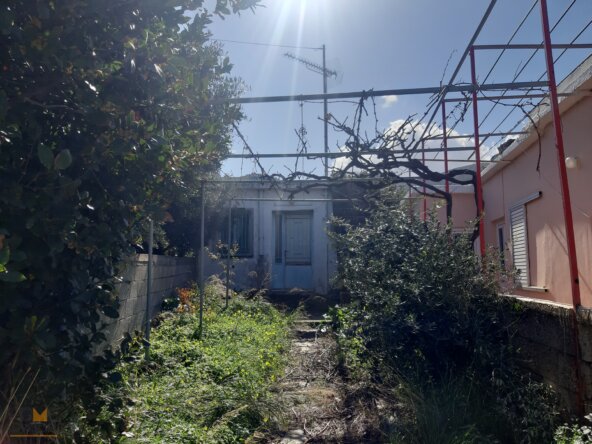 Abandoned house in Crete