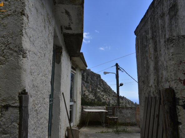 Two-storey house in Crete