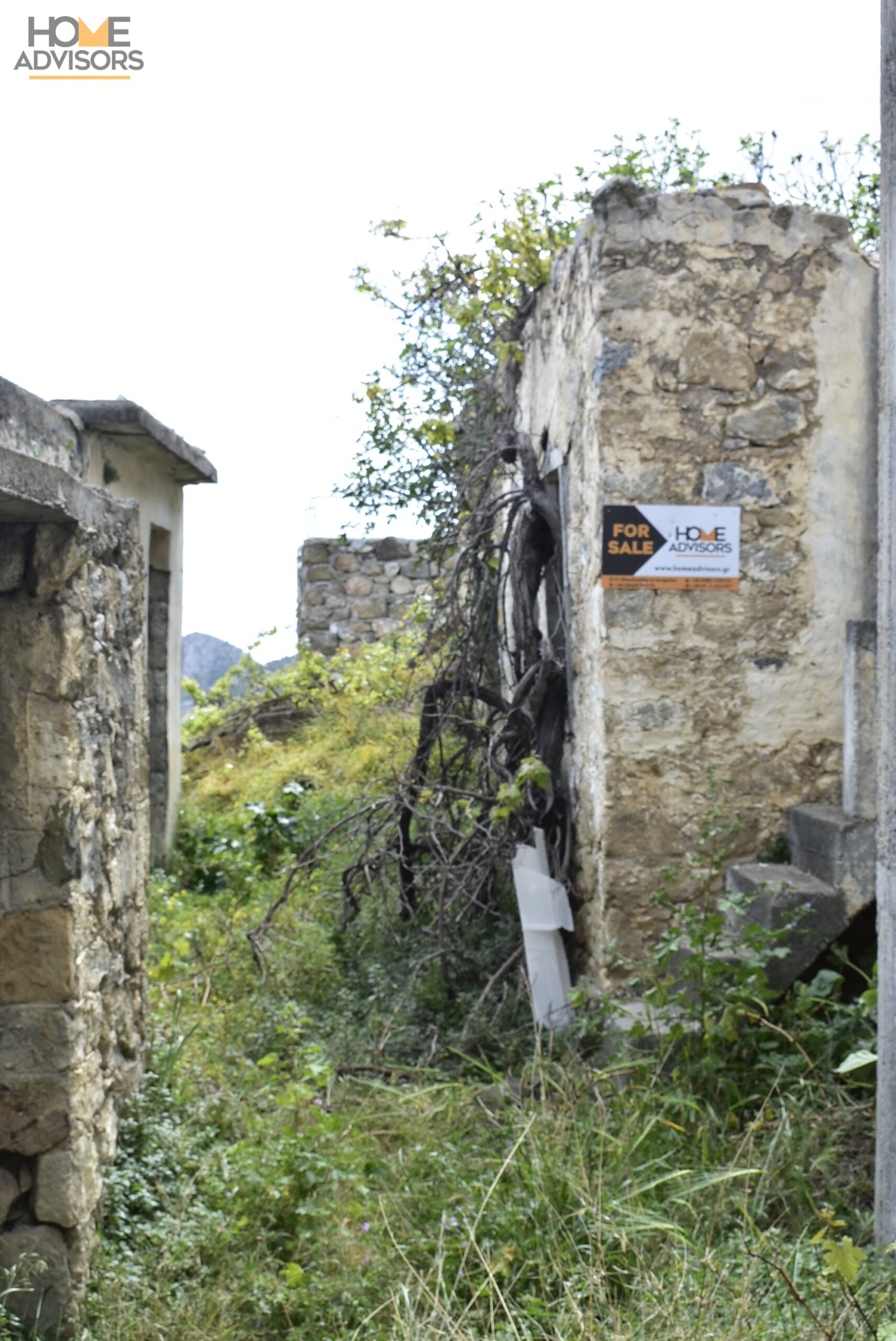 Old stone-building house in Shinokapsala Crete