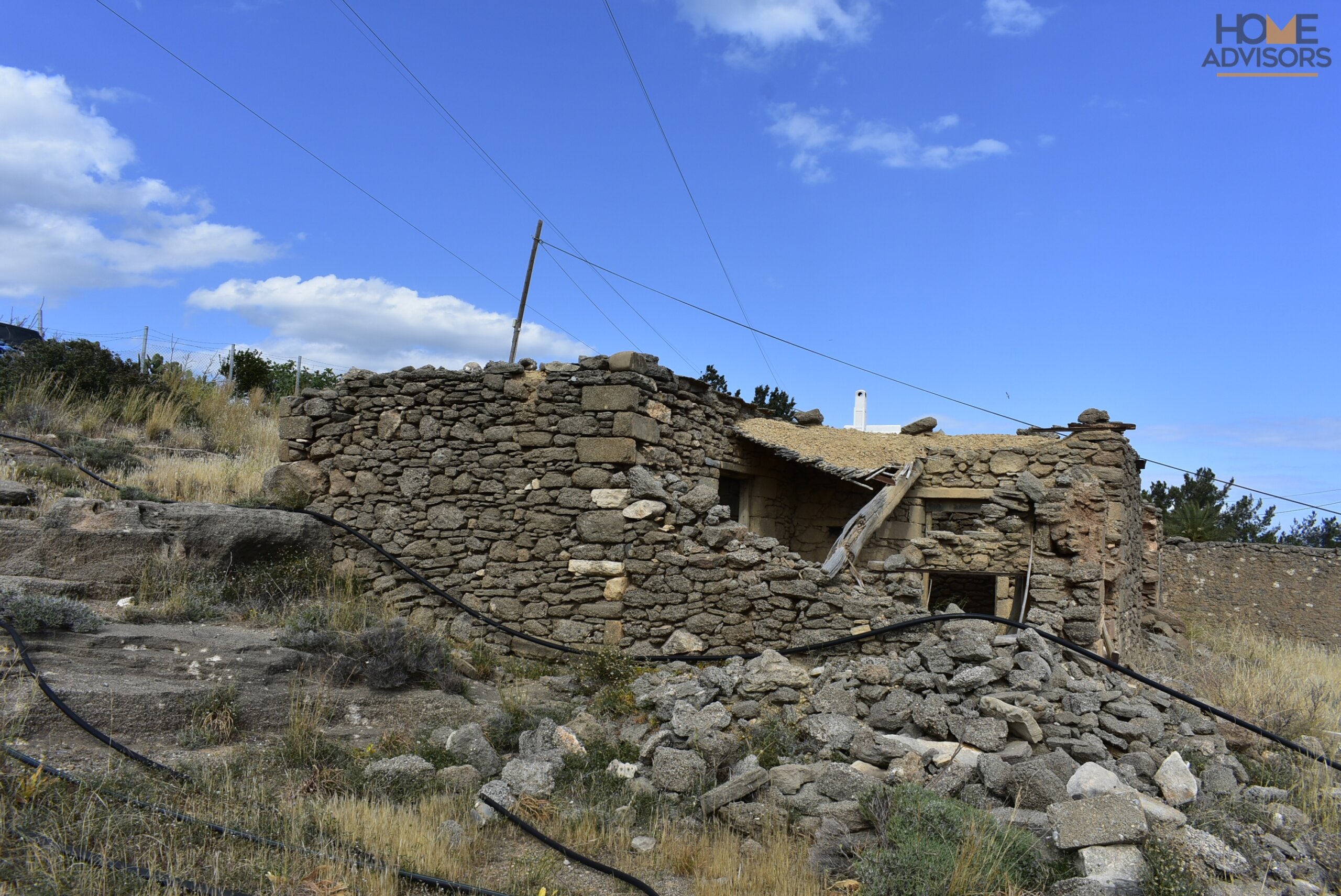 Seaview plot with 3 ruins in Crete