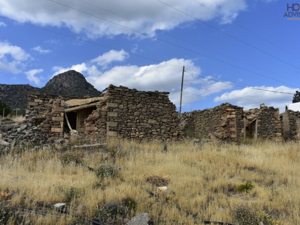 Seaview plot with 3 ruins in Crete