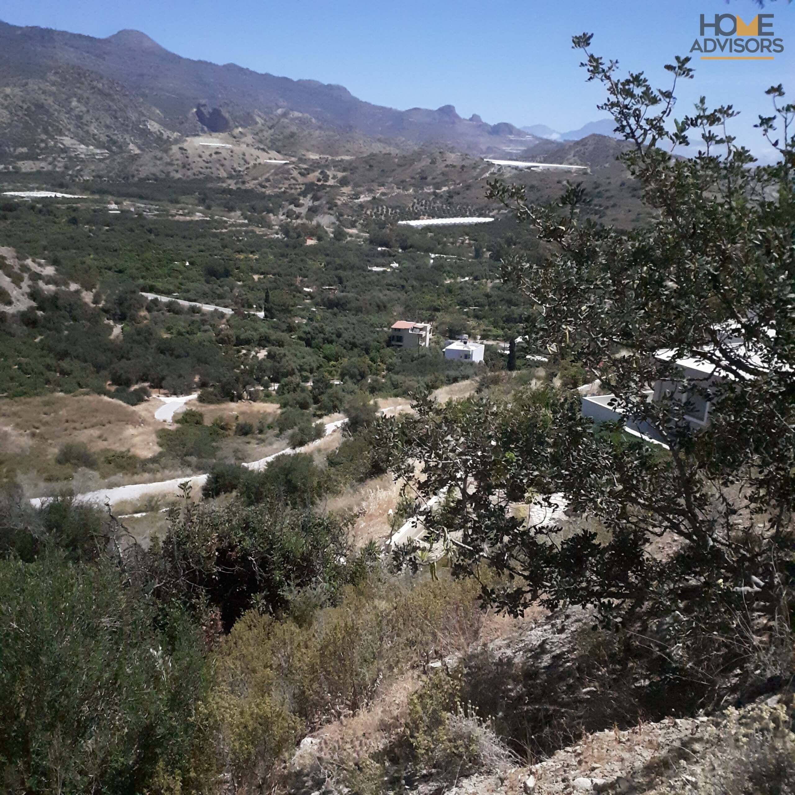 Plot in a seaside village in Crete