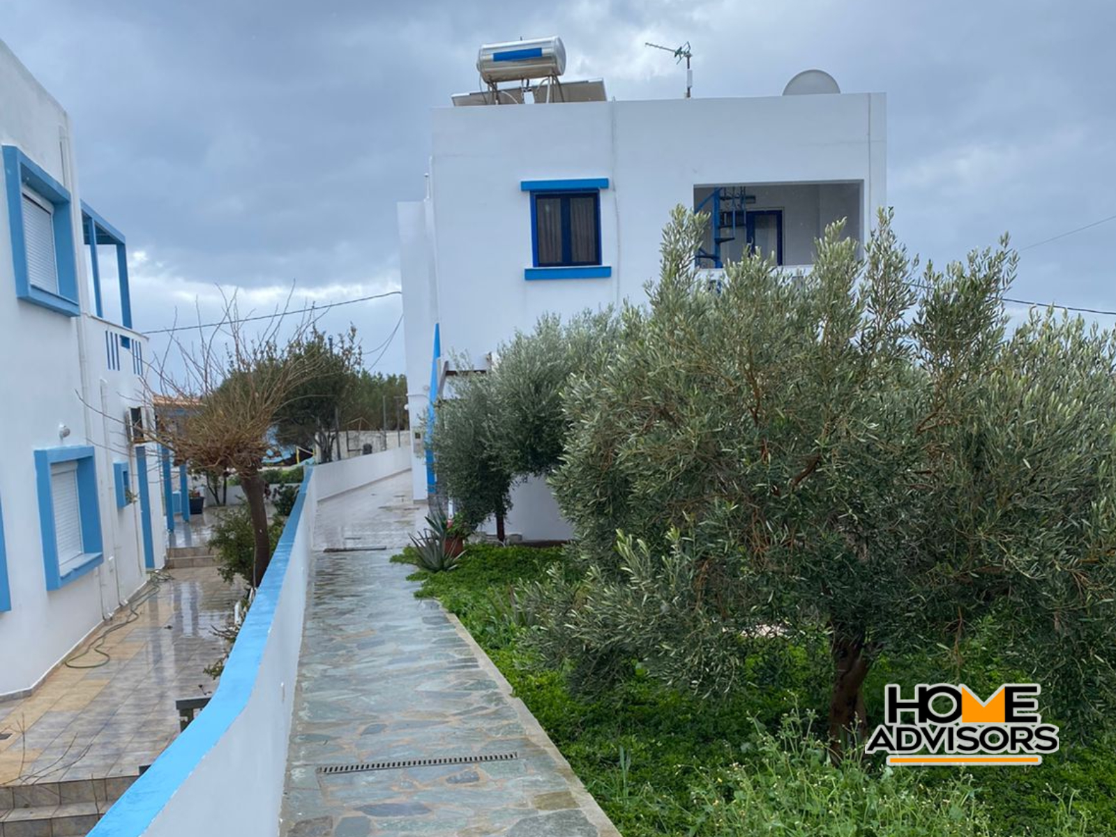 Studios & Apartments in the village of Makris Gialos | Crete