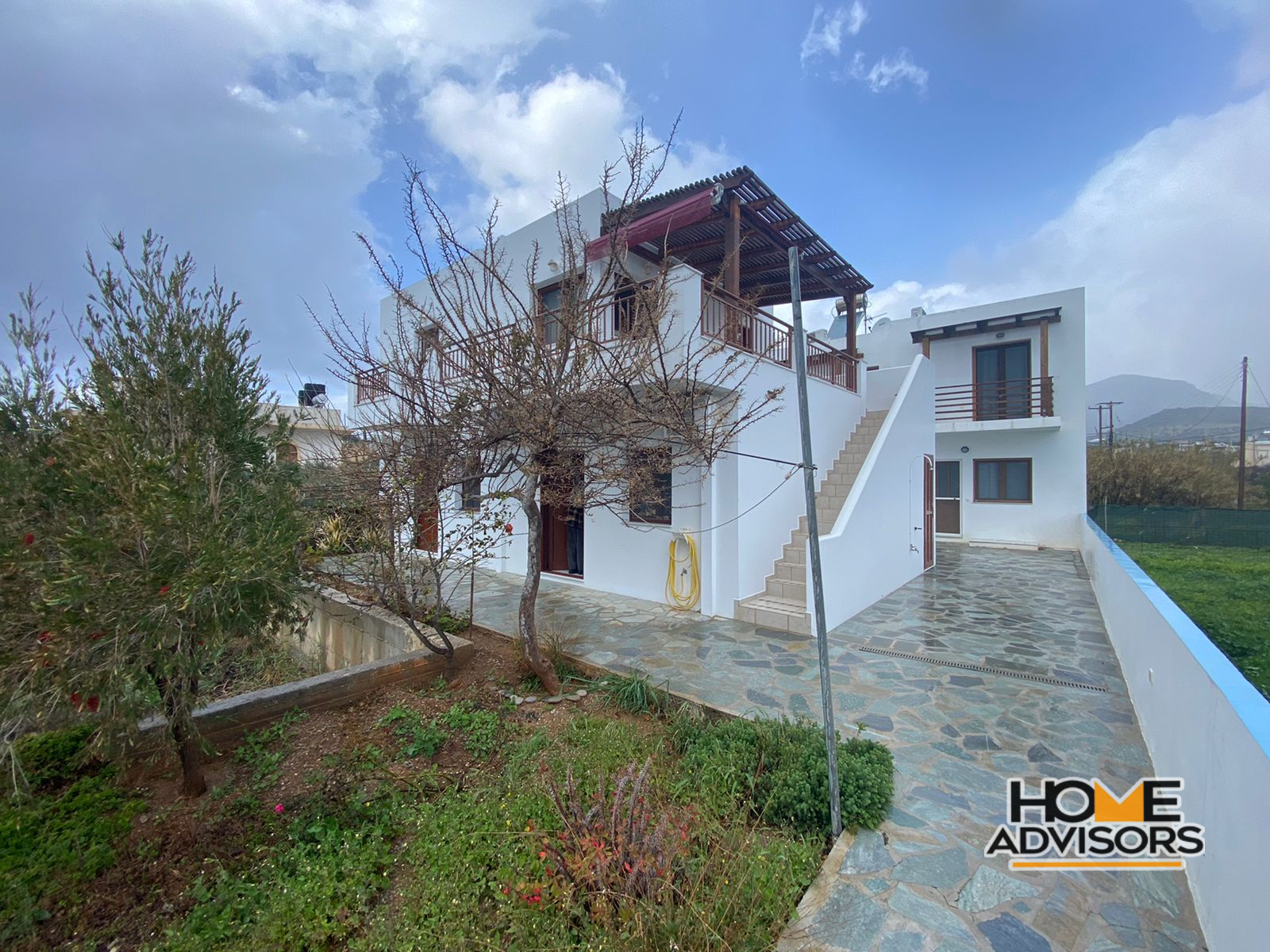 Studios & Apartments in the village of Makris Gialos | Crete