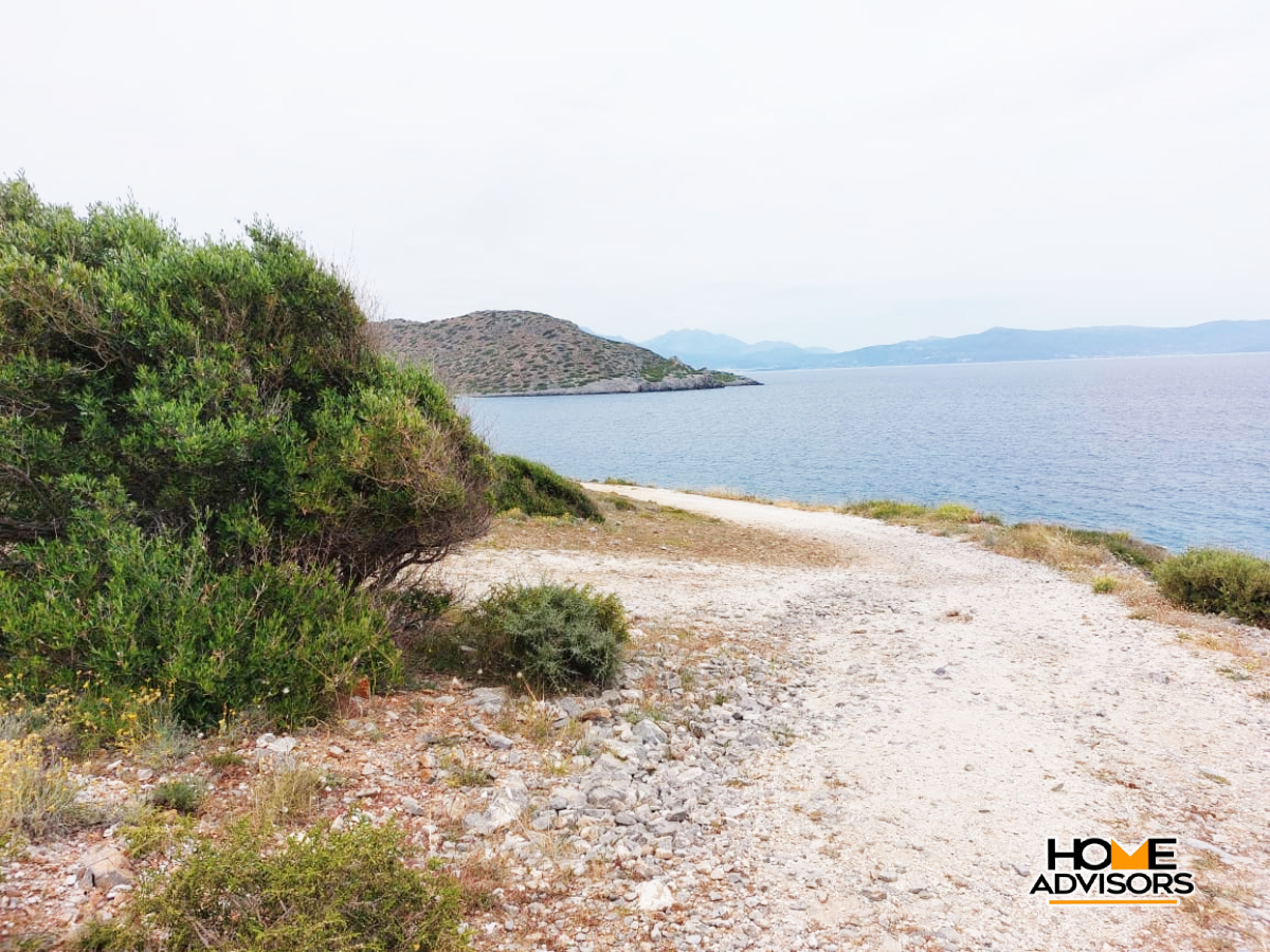 6500 sqm waterfront plot in Tholos Kavousiou