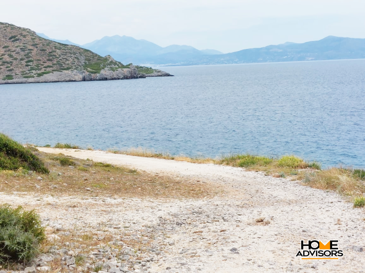 6500 sqm waterfront plot in Tholos Kavousiou