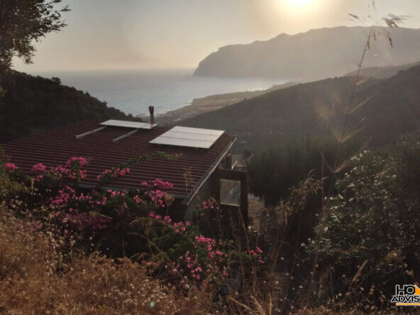 30 sqm house in a 4500 sqm plot in the area of Mohlos